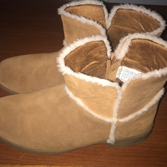 UGG Coletta Boot - Picture 3 of 5